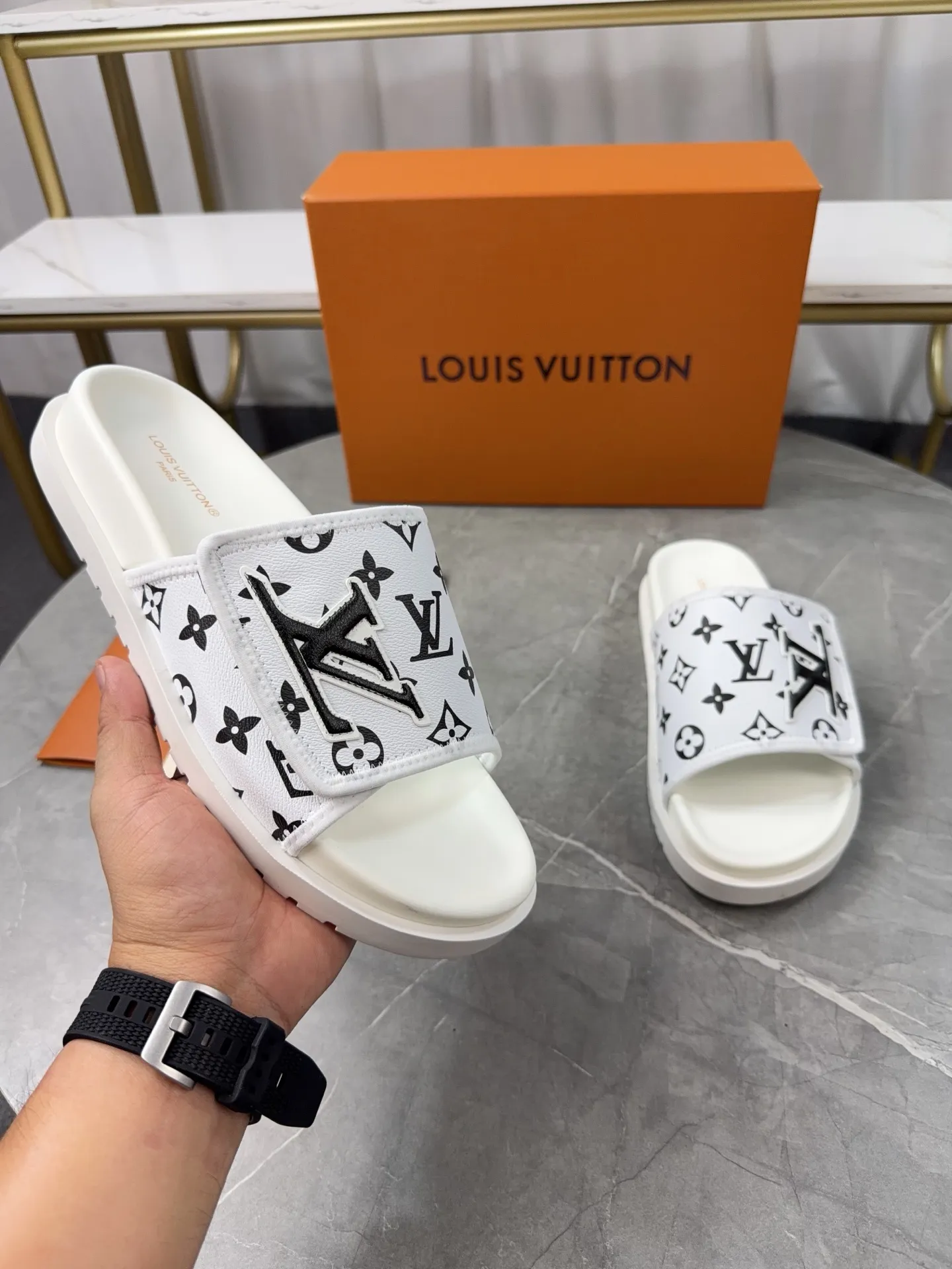 Men's Men's Shoes 💰380💰 🌈LV | Louis Vuitton ²⁰²³ 𝐬𝐬 🧡💚2025 Spring and Summer New Style Top Version‼ ️The original version is the same. The counter specializes in the latest straw slippers. Hard goods are new🆕 ❥Purchase level! Full of high-end feel! A popular model among bloggers at home and abroad, it’s retro and fashionable, and looks stunning on your feet! Mainly recommended models on the official website★ ━━━━━ ЅᏇєєt ━━━━━ ▪️Upper: original customized cowhide fabric ▪️Inner: cow lining ▪️Outsole: high-end rubber outsole ▪️Shoe size: 35-47 (46-47 customization is not returnable)